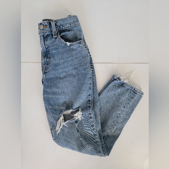 Abercrombie & Fitch high rise mom jean, size 25 or size 0 - Picture 2 of 5
